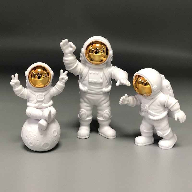 https://www.dormvibes.com/cdn/shop/products/astronauts-desk-ornament-with-light-446276.jpg?v=1685907012